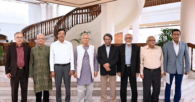 ড. ইউনূস ও ঐকমত্য কমিশনের সদস্যরা